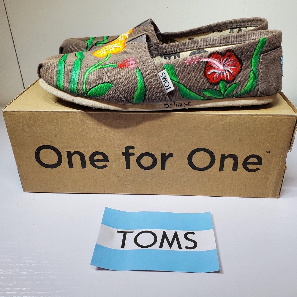 TOMS Haiti Artists Collective Dure’s Pink Flower Women’s size 8.5 (US)
